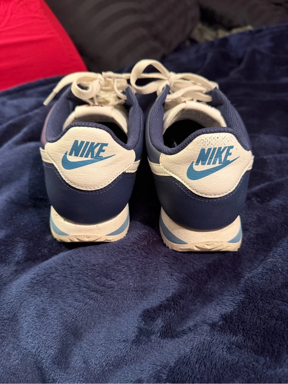 Nike Cortez Men 7.5 (Women’s 6.5) Navy and White Classic Sneaker